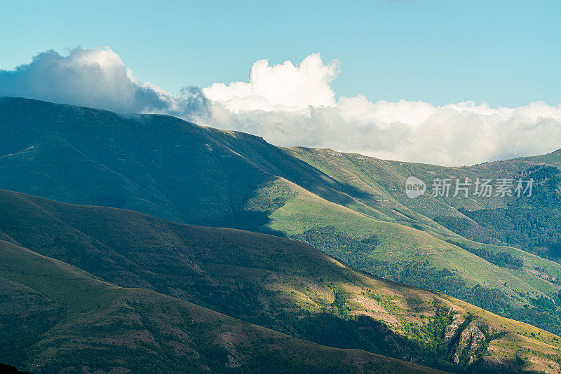 Babin zub - Stara planina，塞尔维亚。Babin zub是塞尔维亚东南部Stara Planina山脉的一座山峰。